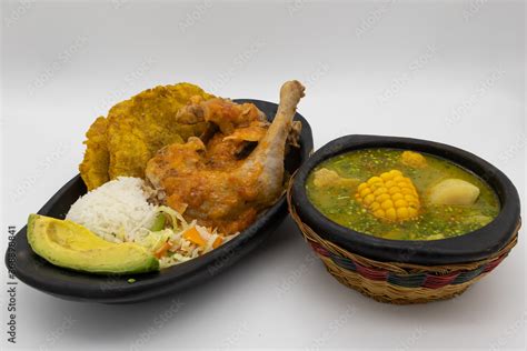  Sancocho de Gallina:  Một món ăn truyền thống Colombia với sự kết hợp hoàn hảo giữa hương vị nồng nàn và sự phong phú về chất dinh dưỡng!